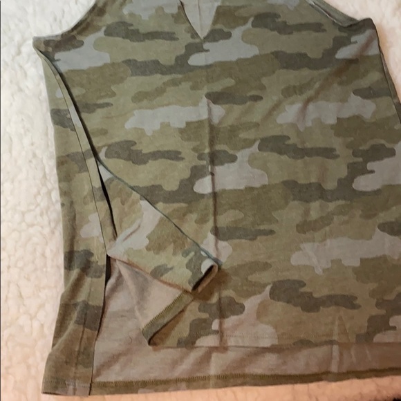 CAMO V-CUTOUT Tank! - Picture 3 of 3